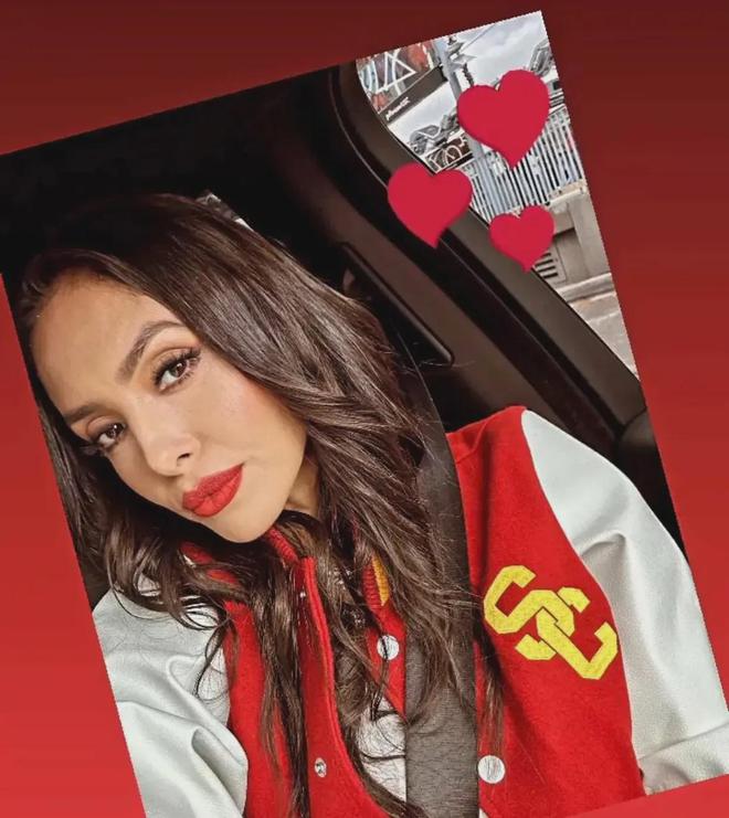 瓦妮莎现身香港庆祝复活节科嫂挎着香奈儿豪华包包贵气十足