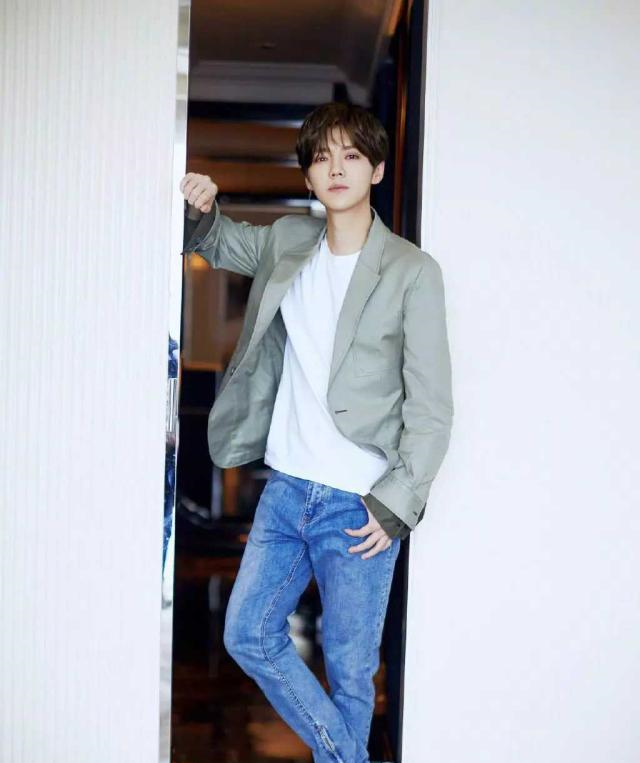 长相阳光过于青春的你还在被质疑吗?鹿晗的穿搭法则让你拥有成熟休闲区蓝鸢梦想 - Www.slyday.coM 长相阳光过于青春的你还在被质疑吗?鹿晗的穿搭法则让你拥有成熟休闲区蓝鸢梦想 - Www.slyday.coM