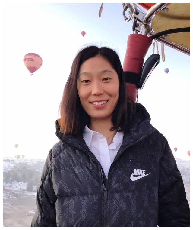 姐姐朱婷成冠军改换门庭,她被姐姐送去名校,朱佳慧有望为国争光