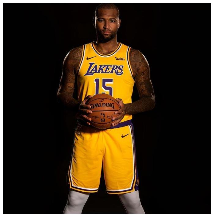 湖人躺冠3人组!两人一场季后赛没打,韦斯特:我真的什么都没做