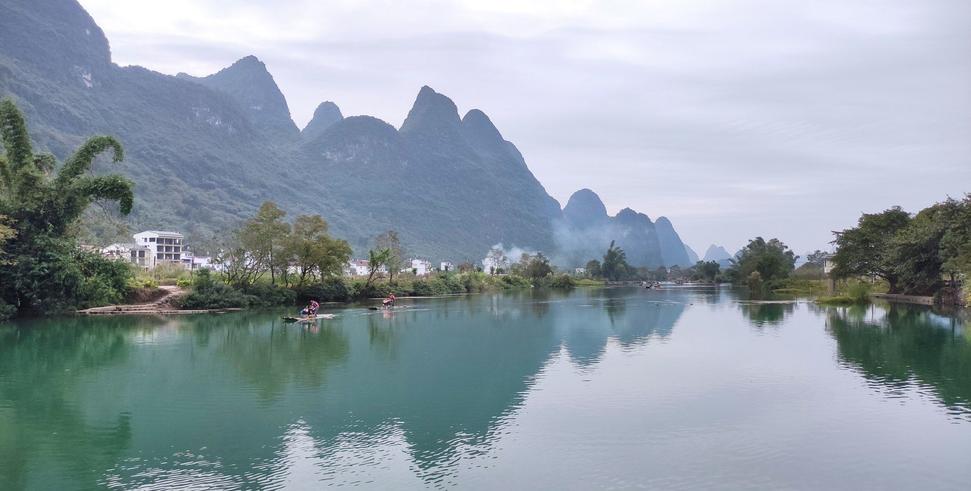 广西桂林阳朔遇龙河静静欣赏山水秀丽风景太美了