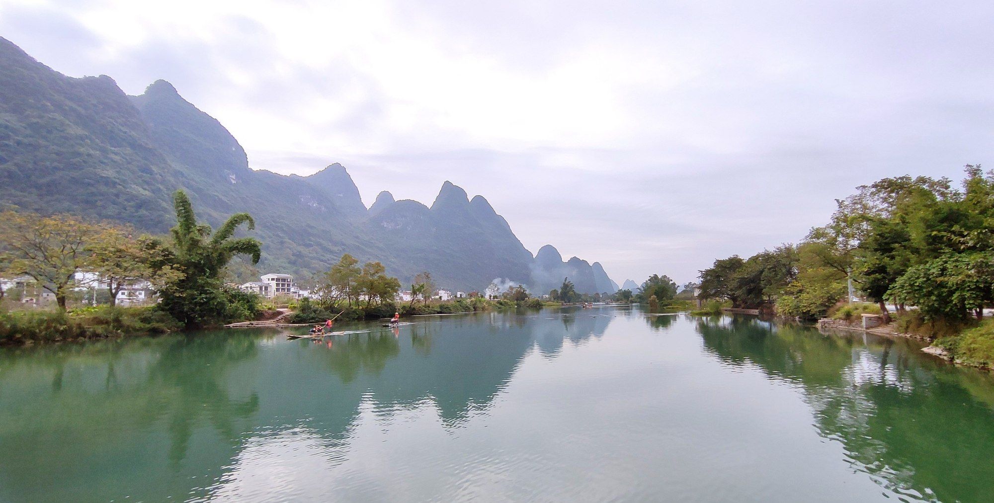 广西桂林阳朔遇龙河静静欣赏山水秀丽风景太美了