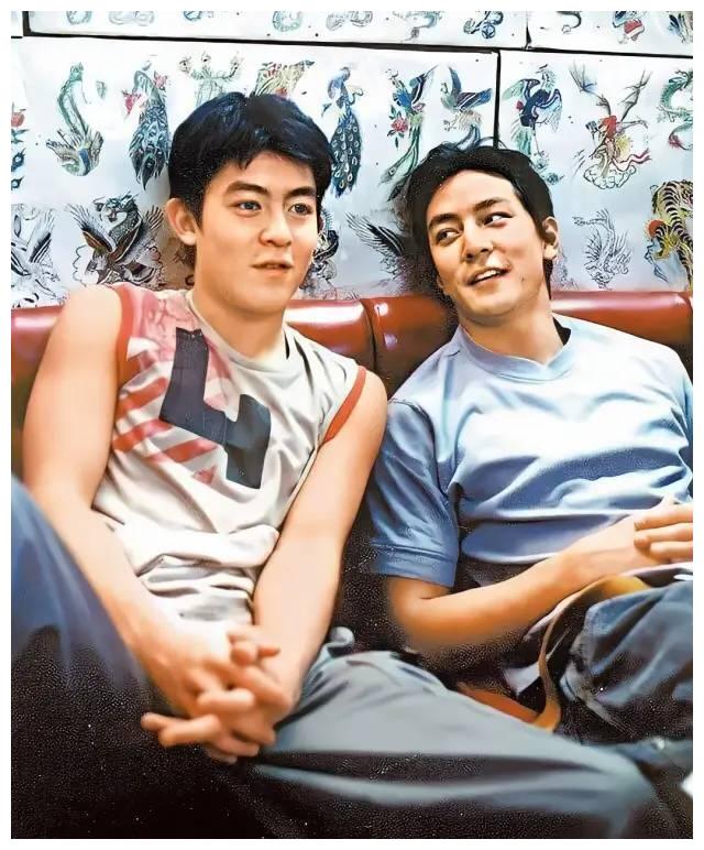 46岁吴彦祖老太快,眉毛稀疏眼睛深陷无神,面部松弛皱纹明显