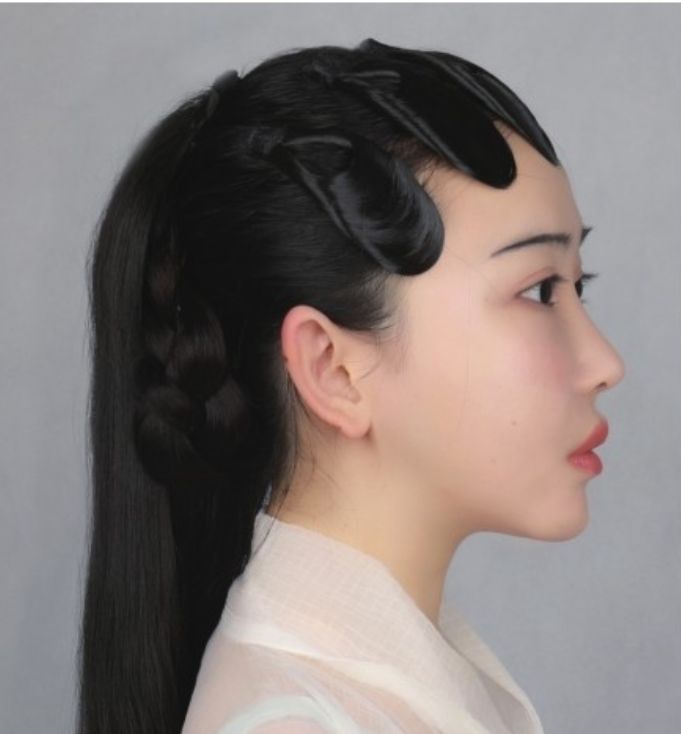 月样容仪俏仿梨园戏曲造型