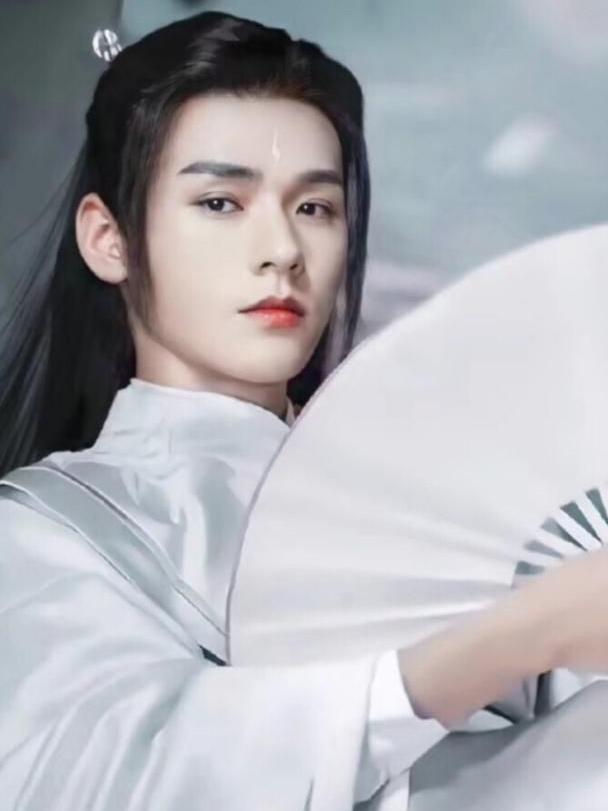 《帝皇书》通稿已现,肖战与龚俊成为角逐力量,女主角热巴呼声高