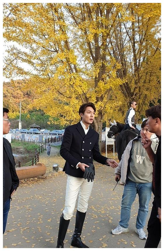 他退伍后,没有多少活动,他正在拍一部新戏|李敏镐|继承者们|金恩淑