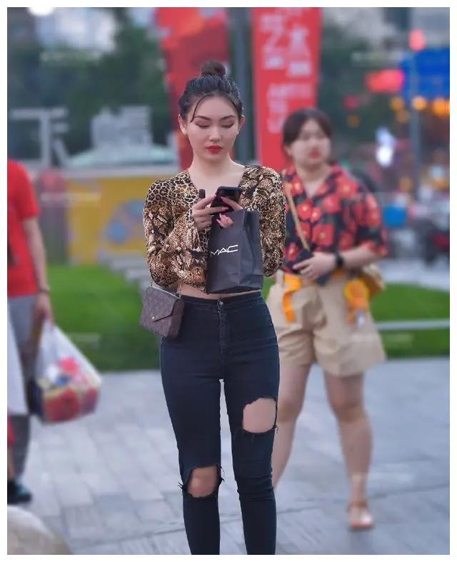 简单修身的瑜伽裤穿搭,优雅不失清新,成为别人称赞的小仙女休闲区蓝鸢梦想 - Www.slyday.coM 简单修身的瑜伽裤穿搭,优雅不失清新,成为别人称赞的小仙女休闲区蓝鸢梦想 - Www.slyday.coM