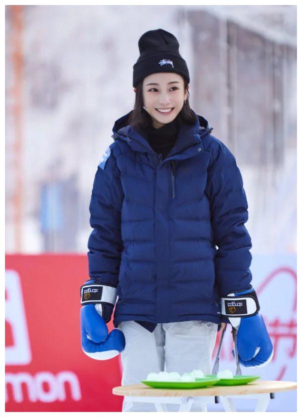 有种美叫姜梓新胖10斤,穿上a字裙后,终于不再像儿童装