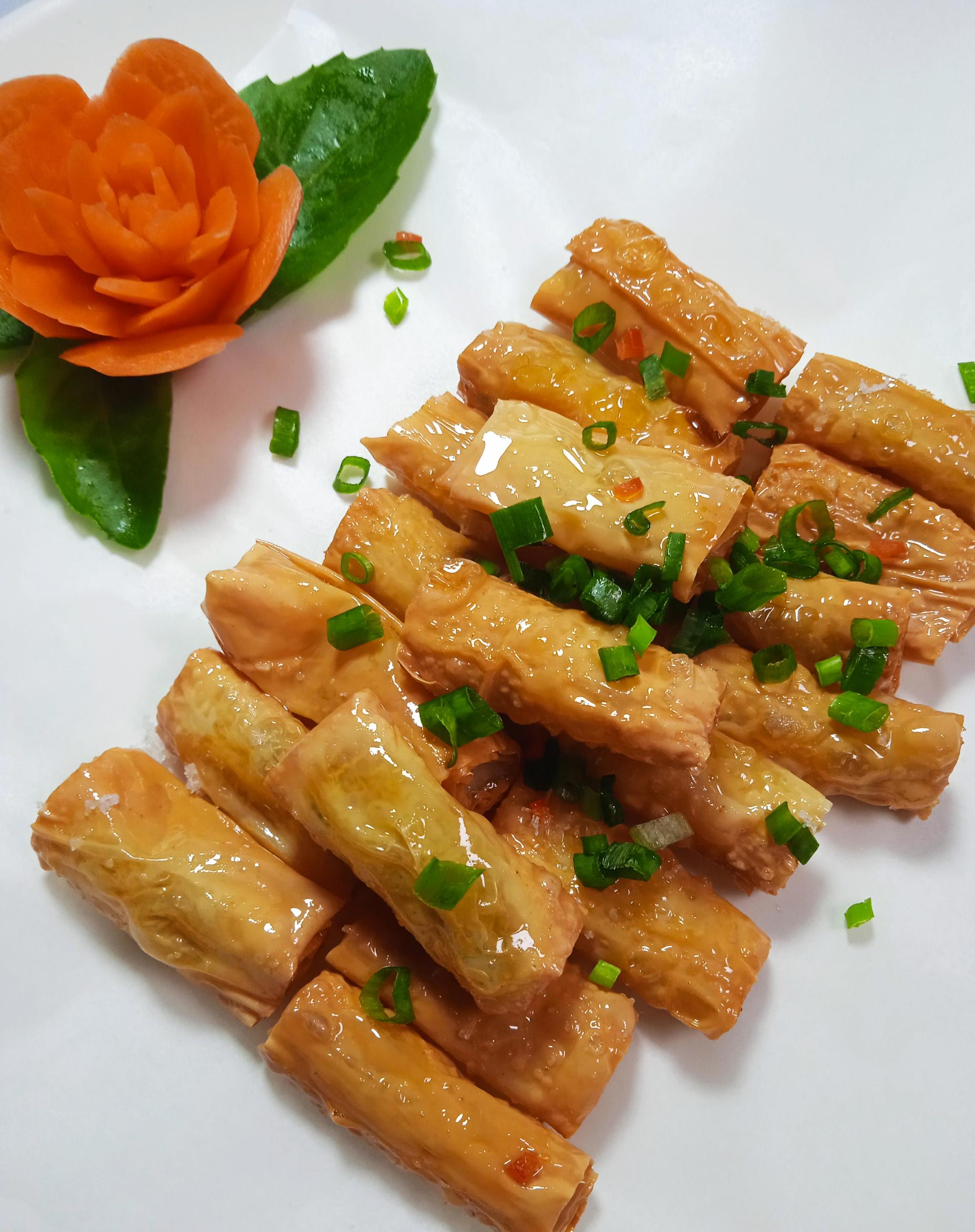 腐皮包黄鱼制作一道有百余年历史的宁波名菜