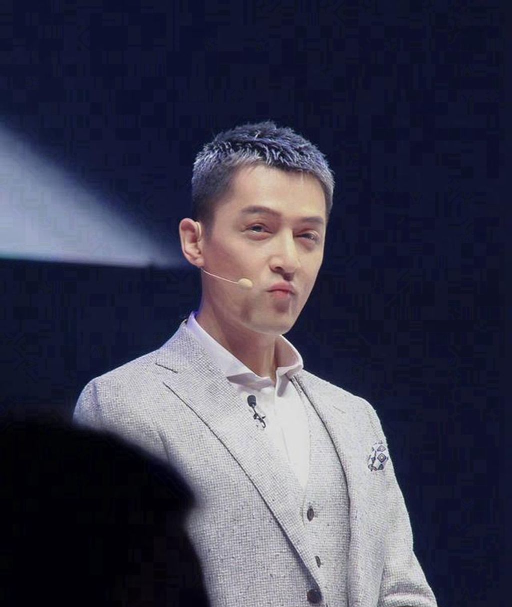 胡歌有颜任性奶奶灰小寸头发型说不重要