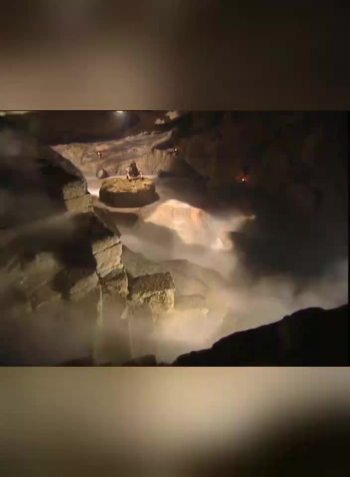 笑傲江湖岳灵珊离开思过崖令狐冲意外发现一座洞府顿时懵了