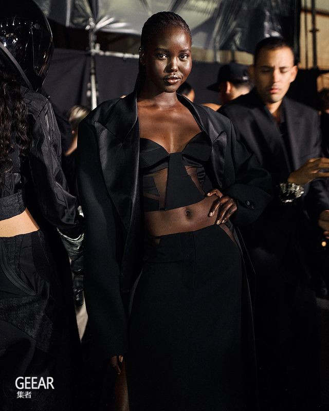 从贫民窟到时尚T台的非洲超模Adut Ameche Bior!休闲区蓝鸢梦想 - Www.slyday.coM 从贫民窟到时尚T台的非洲超模Adut Ameche Bior!休闲区蓝鸢梦想 - Www.slyday.coM