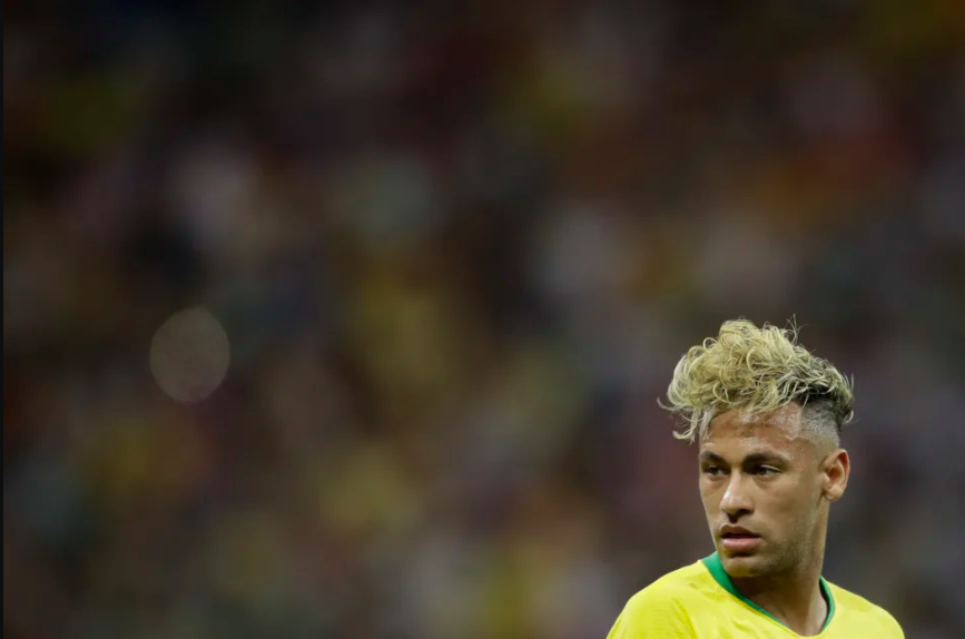 美洲杯失利后内马尔以新发型再次露面