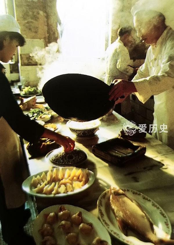 七十年代全国最大的园林酒家占地面积上万平方龙虎会里猫蛇一锅