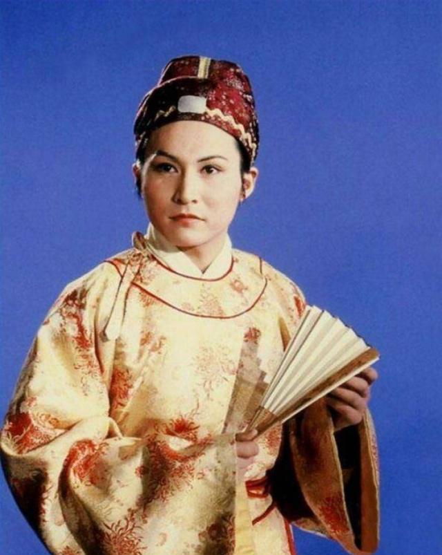 红楼梦中荣宁二府辈分最小的的人贾兰巧姐都要叫她侄女