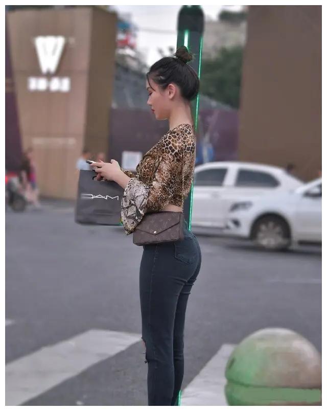 简单修身的瑜伽裤穿搭,优雅不失清新,成为别人称赞的小仙女休闲区蓝鸢梦想 - Www.slyday.coM 简单修身的瑜伽裤穿搭,优雅不失清新,成为别人称赞的小仙女休闲区蓝鸢梦想 - Www.slyday.coM