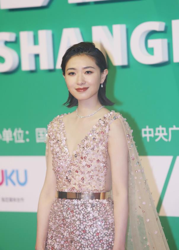 万茜气质太棒了,亮片纱裙都穿得这么优雅,还是记忆中的美样__财经头条