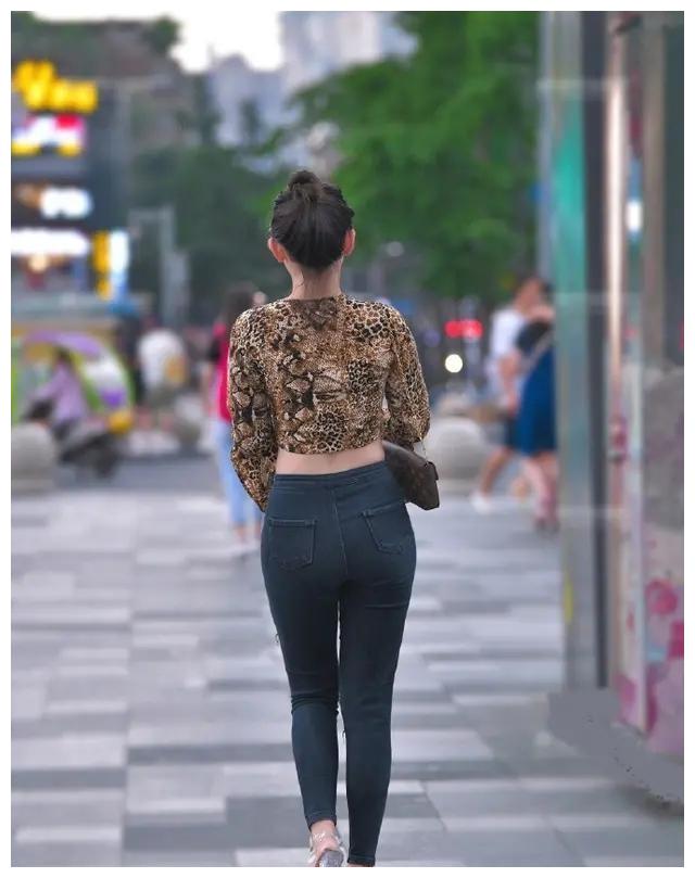 简单修身的瑜伽裤穿搭,优雅不失清新,成为别人称赞的小仙女休闲区蓝鸢梦想 - Www.slyday.coM 简单修身的瑜伽裤穿搭,优雅不失清新,成为别人称赞的小仙女休闲区蓝鸢梦想 - Www.slyday.coM