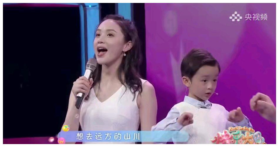 歌唱家张英席一家三口首次亮相央视节目同唱一首歌,画面温情有爱