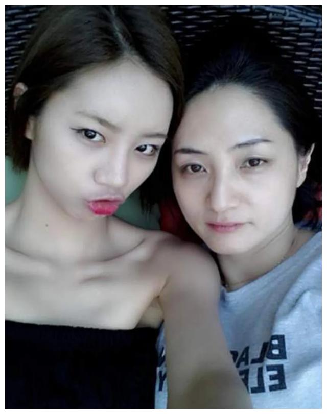 jennie,全智贤妈妈照片曝光,说和女儿双胞胎我都信