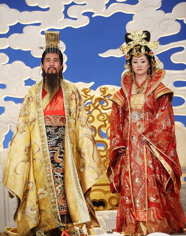 大闹天宫时，为何玉帝会“吓”得钻桌底？你看看玉帝餐桌上摆了啥|花果山|孙悟空|玉皇大帝_新浪新闻