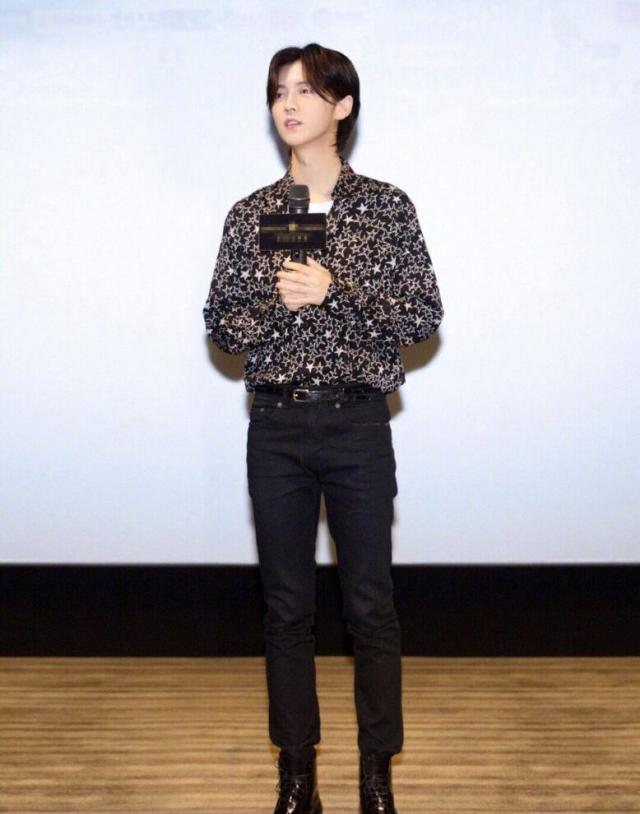 长相阳光过于青春的你还在被质疑吗?鹿晗的穿搭法则让你拥有成熟休闲区蓝鸢梦想 - Www.slyday.coM 长相阳光过于青春的你还在被质疑吗?鹿晗的穿搭法则让你拥有成熟休闲区蓝鸢梦想 - Www.slyday.coM