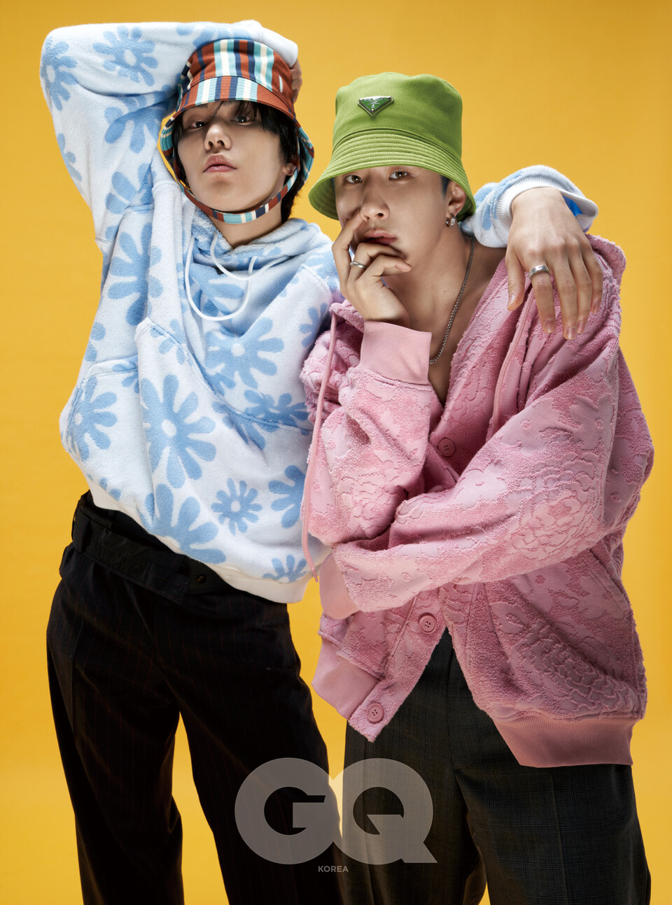 韩国男团astro成员jin jinrocky携手拍杂志写真|男团|写真|杂志_新浪