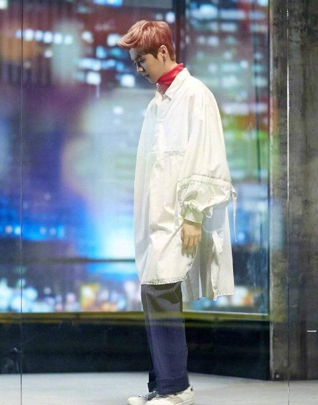 长相阳光过于青春的你还在被质疑吗?鹿晗的穿搭法则让你拥有成熟休闲区蓝鸢梦想 - Www.slyday.coM 长相阳光过于青春的你还在被质疑吗?鹿晗的穿搭法则让你拥有成熟休闲区蓝鸢梦想 - Www.slyday.coM