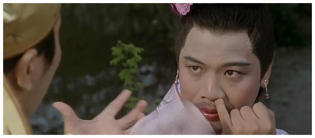 他是周星驰的同学也是御用配角凭如花一角被牢记59岁不幸瘫痪