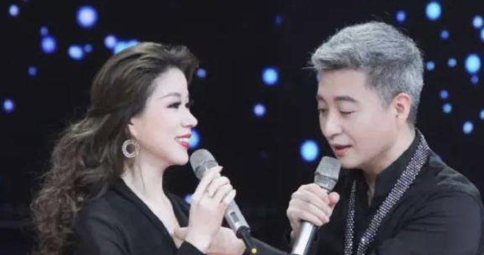 妻子满脸胶原蛋白,实为夫妻却像"父女"|相声|妻子|相声演员_新浪新闻