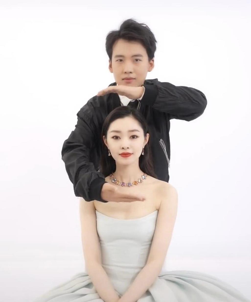 宋轶郭麒麟合作新剧,白纱裙宛如婚纱照