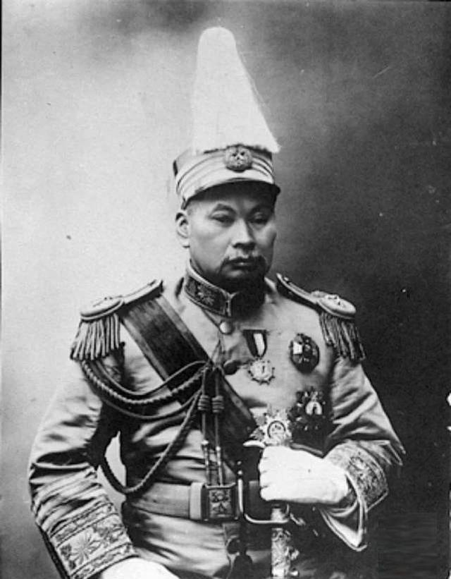 他早年是个杀人不眨眼的土匪,被招安后,混到桂军总司令!|沈鸿英|土匪|