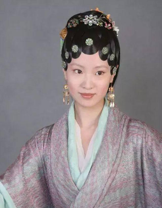 如果吴青芷继续扮演湘云定能口碑不错,但不知导演怎么想的,后期的湘云