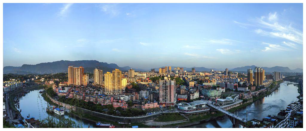 贵州遵义一个县级市,城区位于省界边,过一个桥就到了四川