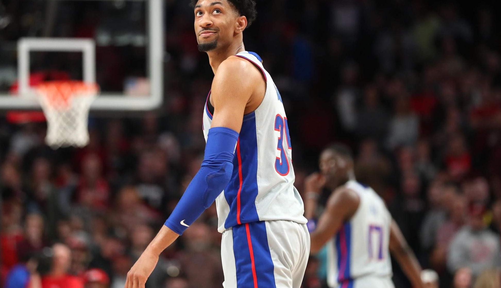 在选秀大会上选择中锋斯图尔特,又通过交易得到戴德蒙和托尼布拉德利