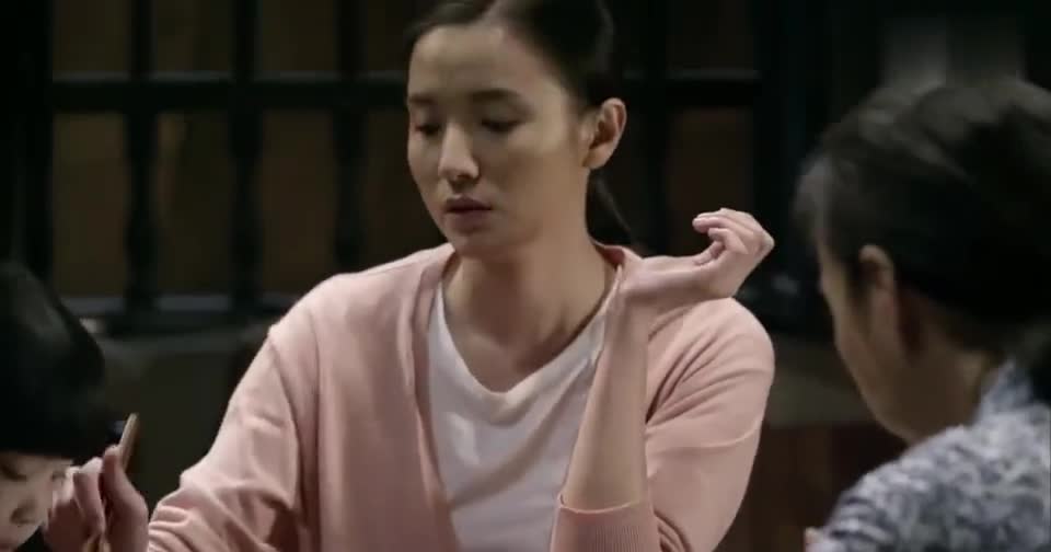 爷们儿:陈丽吃饭心不在焉,婆婆想安慰她,她还偏要逞强