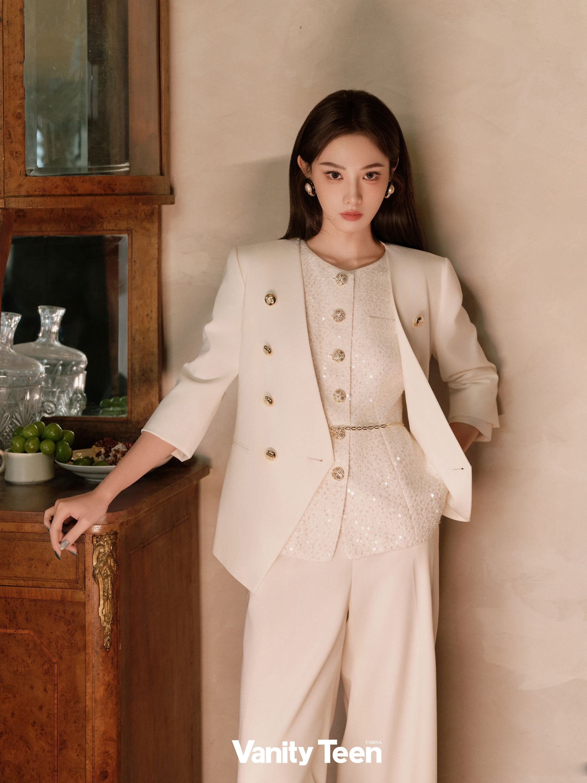 演员彭小苒身着PortsPURE 2026春夏系列