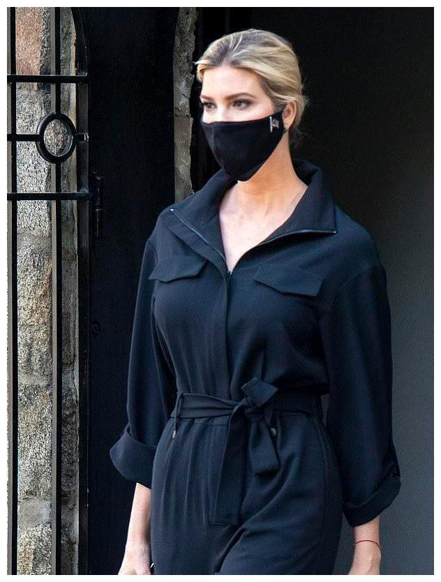 美国第一千金伊万卡穿黑色连体工装,干练有型,像一个女战士