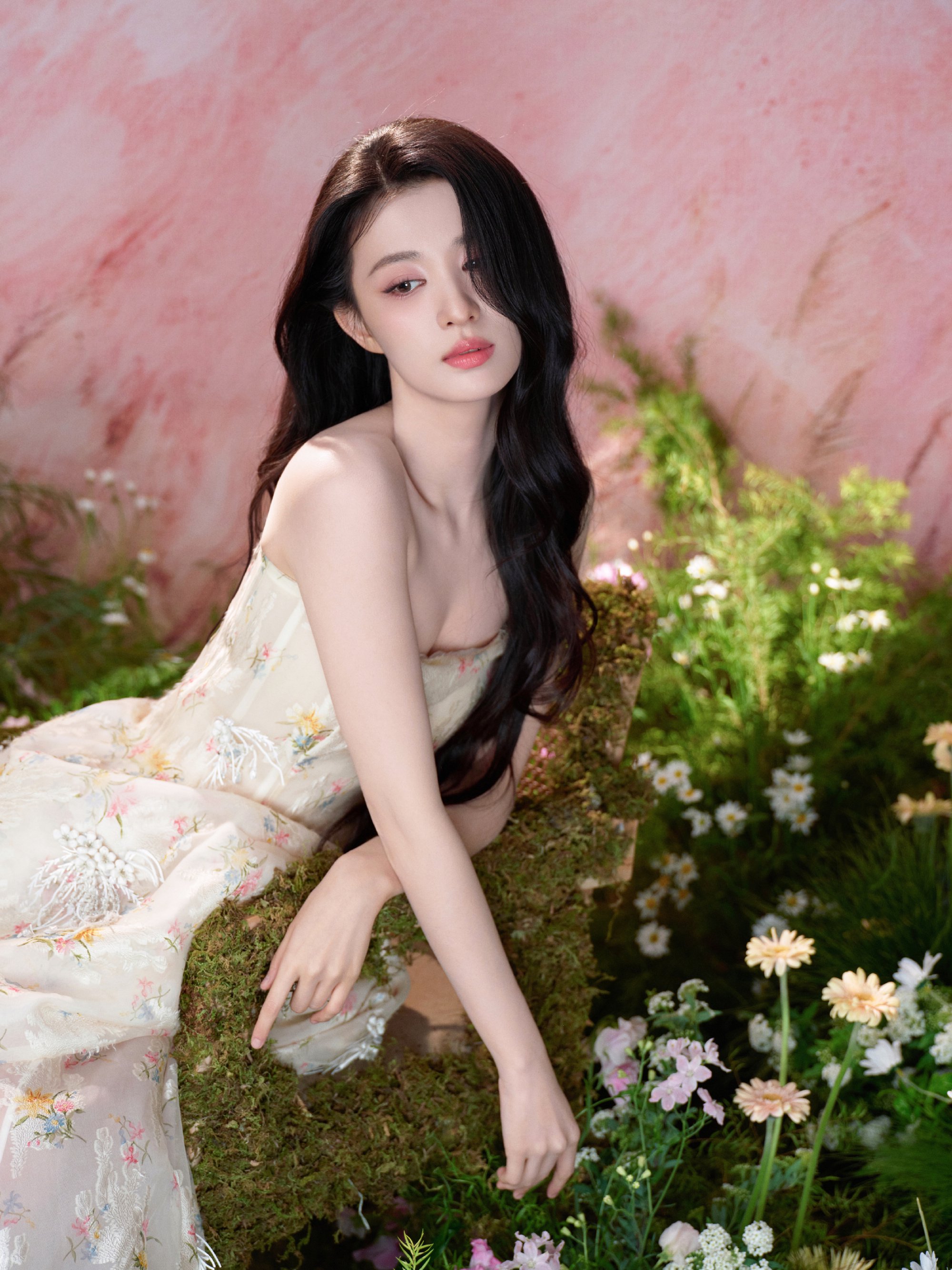 王楚然以迪奥品牌大使身份登场，造型大片即视感拉满