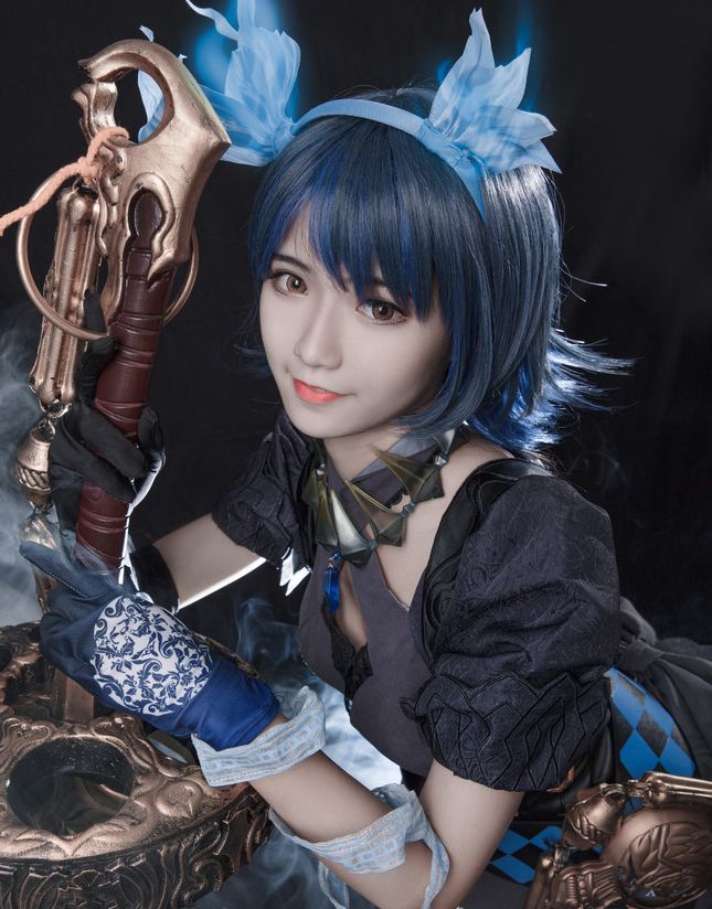 《死亡爱丽丝》爱丽丝cos,被命运所束缚的她,玩家们大呼心疼__财经