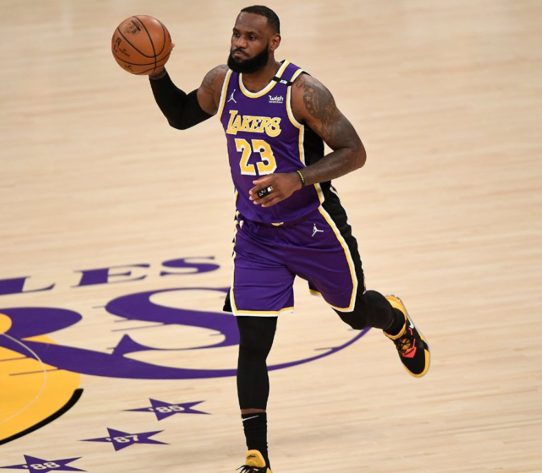 湖人队有望跟活塞队达成交易,这两人确实是湖人队不错的补强对象1 湖人队有望跟活塞队达成交易,这两人确实是湖人队不错的补强对象