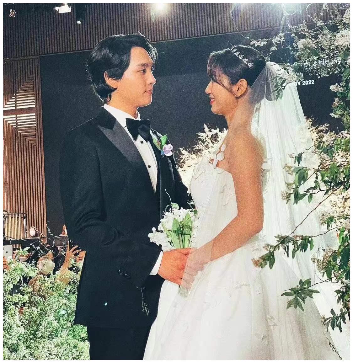 李敏镐送朴信惠出嫁发文公开现场照并引用继承者们经典台词