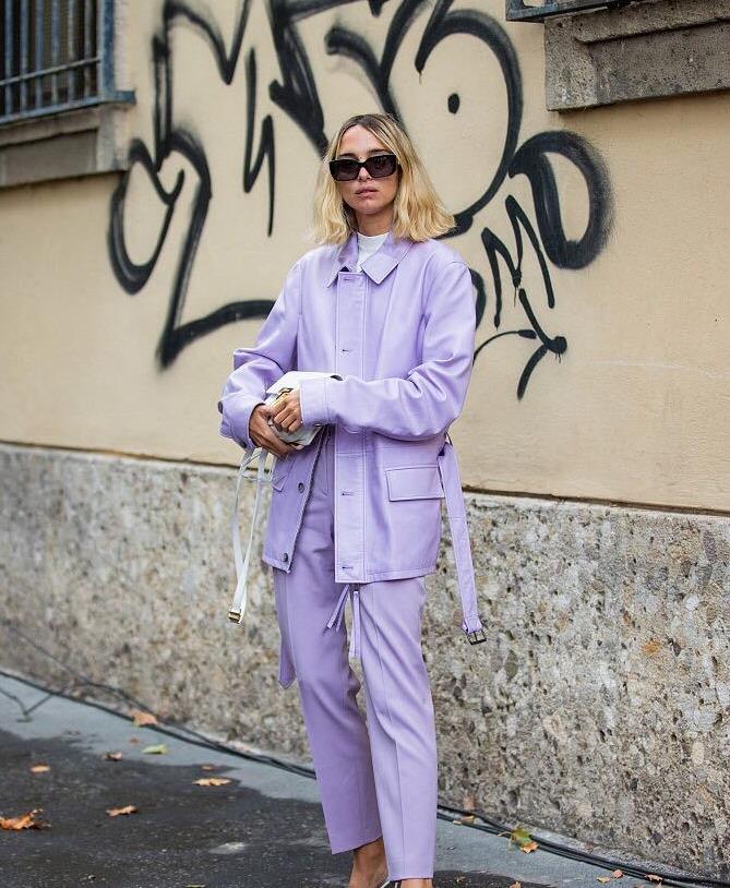米兰时装周街拍大盘点，紫色调最醒目，出镜率偏高