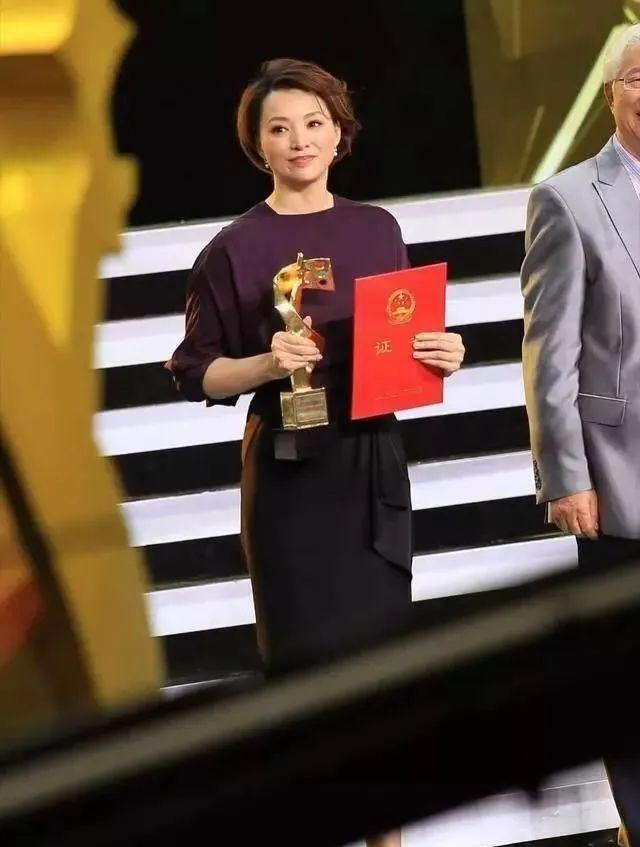 董卿的真实状态到底有多好？看到素颜出镜的她你就明白了休闲区蓝鸢梦想 - Www.slyday.coM