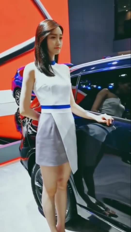 车展中心车模刘诗琪真漂亮__财经头条