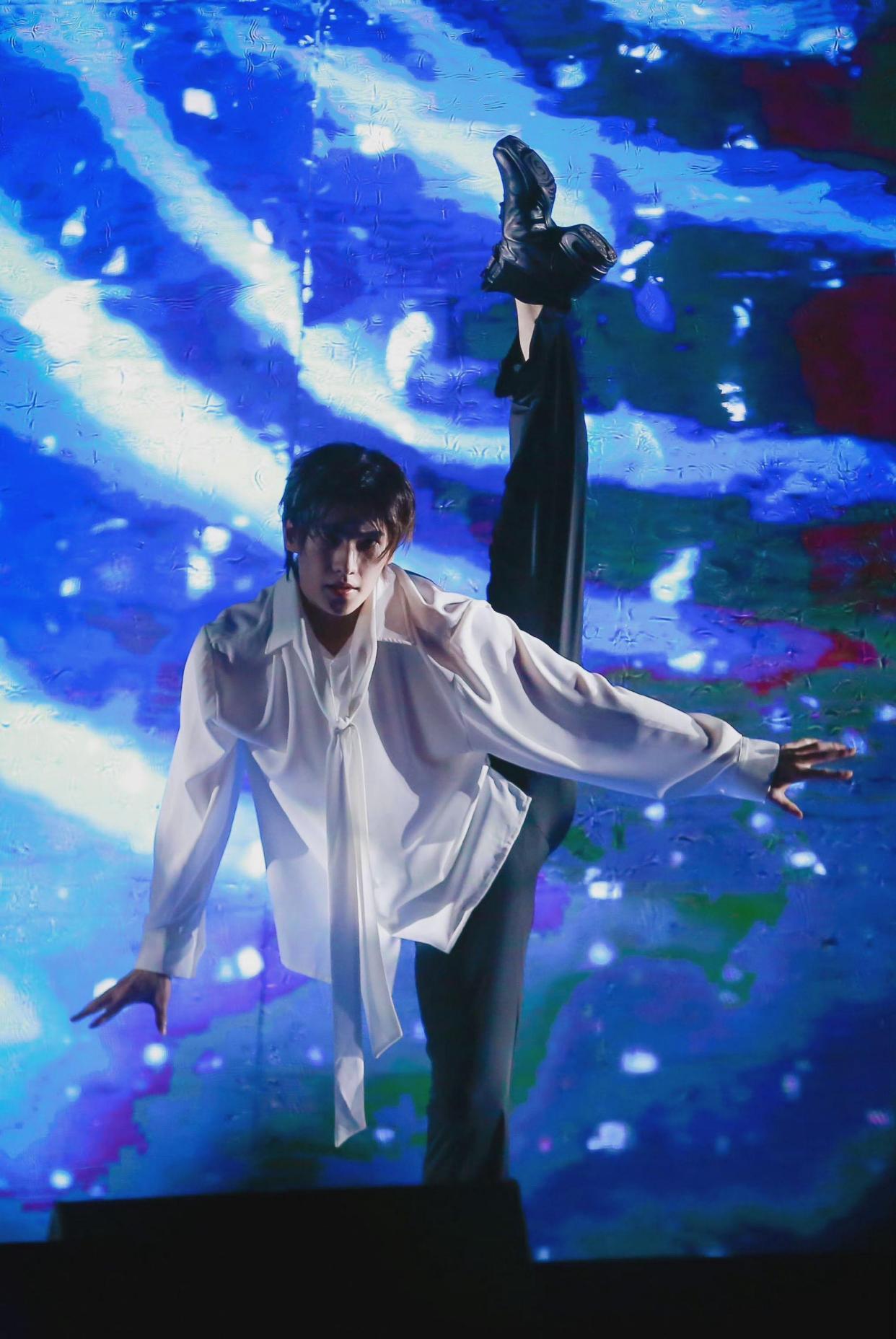 男艺人非常少会出现跳舞的情景,因此这么多年,杨洋真的没如何公布过舞