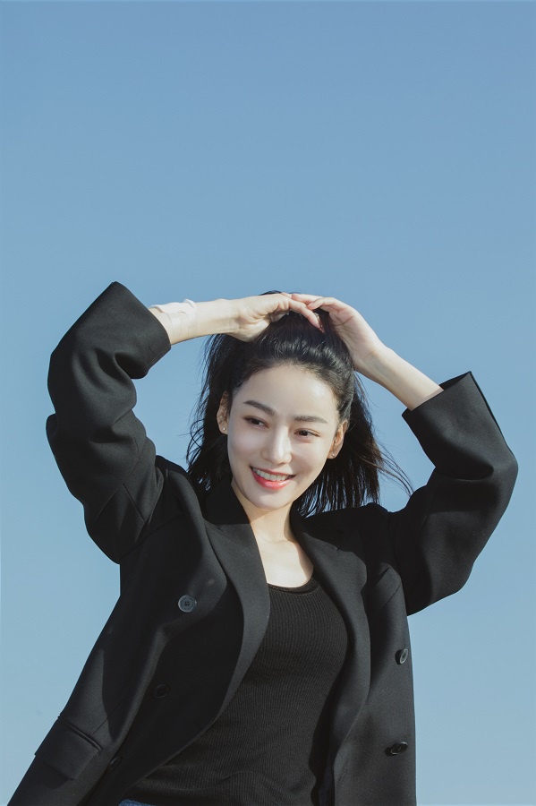 付美海盐系写真曝光 干练飒气温柔气质尽显