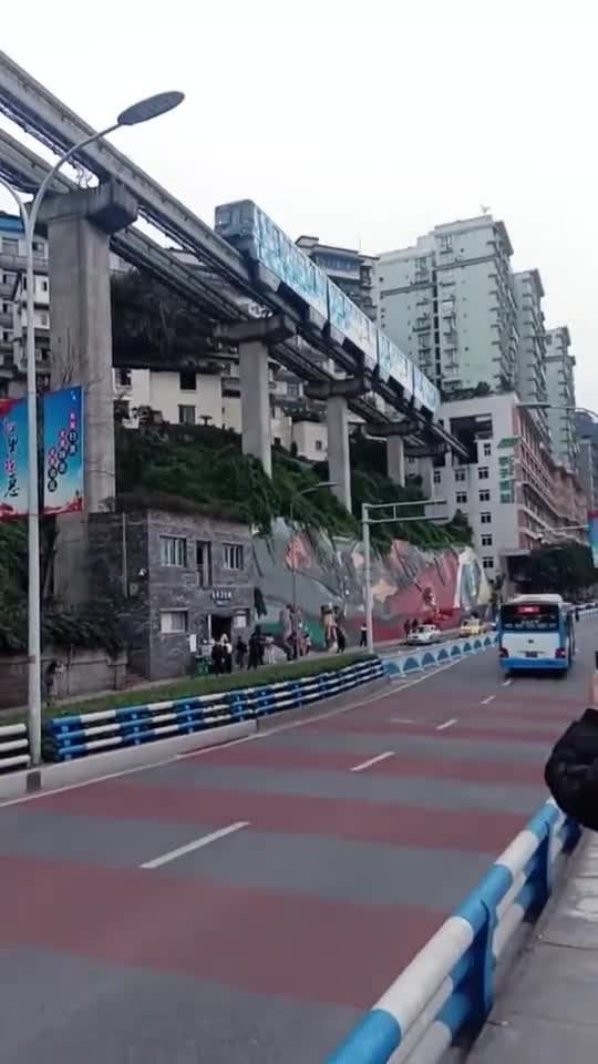 停靠在八楼的二路汽车这下我真的找到了