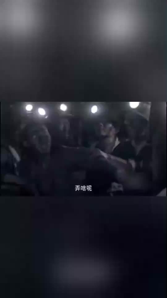 平凡的世界:安锁子刚上井就找少平茬,打什么架,不要工资了_新浪新闻