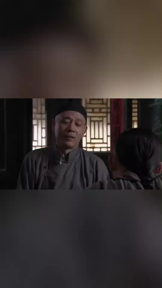 茶馆:小混混来要扳指,王利发单枪匹马挨揍,秀英提刀杀出_新浪新闻
